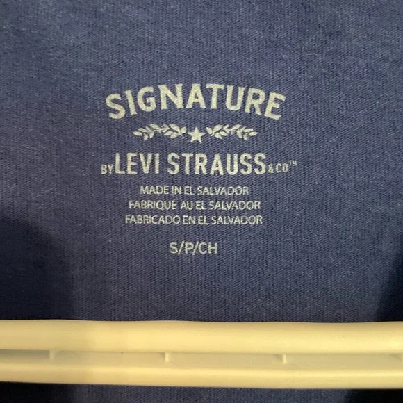 Levi’s tshirt - Picture 3 of 4